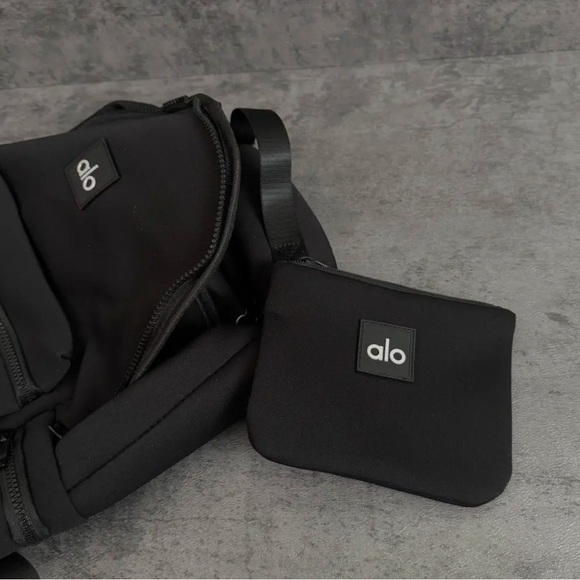 NWT Alo Yoga Neoprene Backpack - Picture 5 of 7